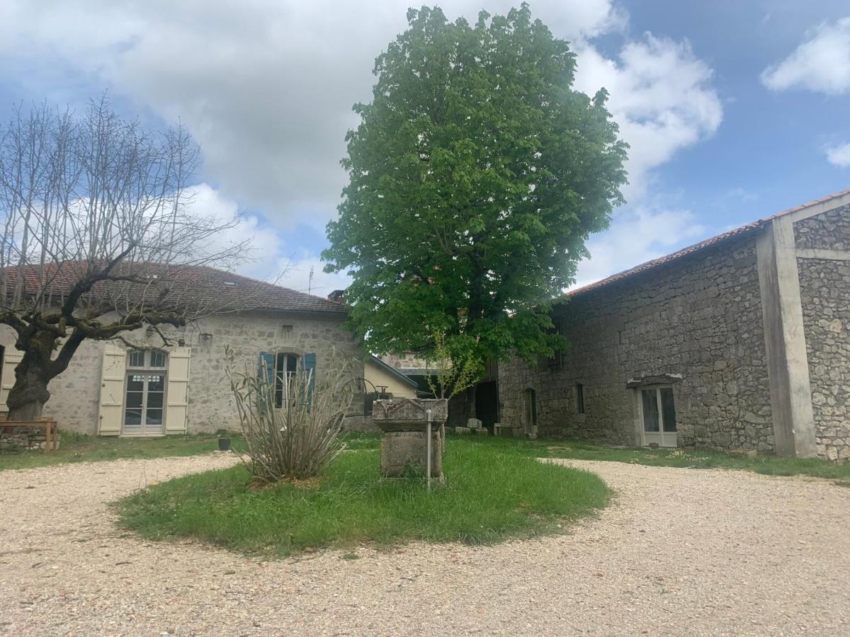Maison Papillon Gite De Ressourcement Lusignan-Petit Exterior foto